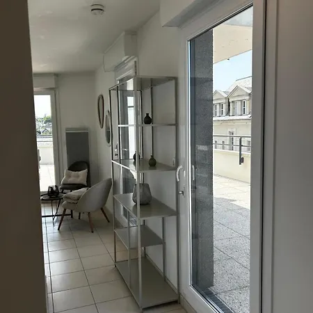 Renovated With 50 M2 Terrace Apartament