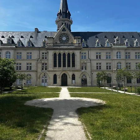 Renovated With 50 M2 Terrace Lägenhet